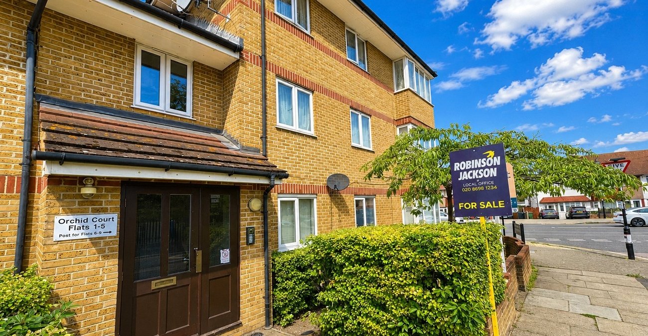 2 bedroom property for sale in Bromley | Robinson Jackson
