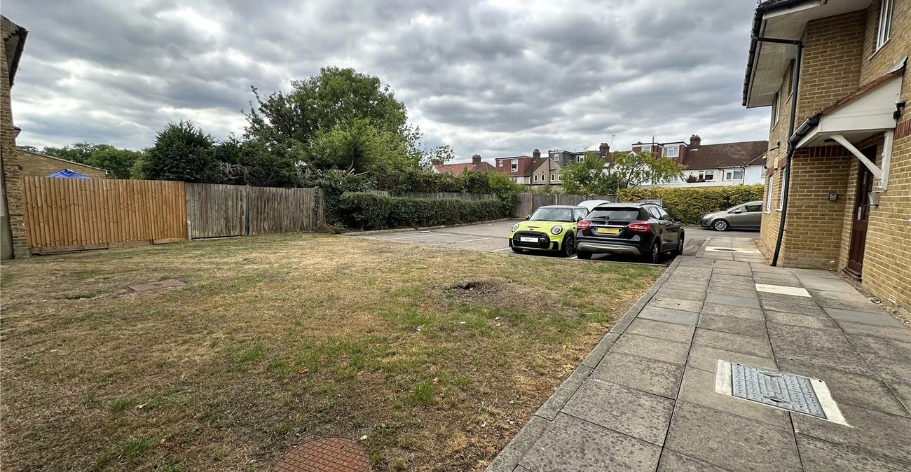 2 bedroom property for sale in Bromley | Robinson Jackson