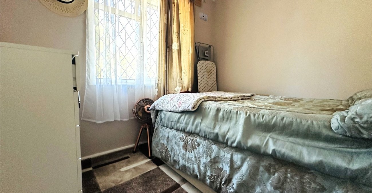 3 bedroom house for sale in Bromley | Robinson Jackson