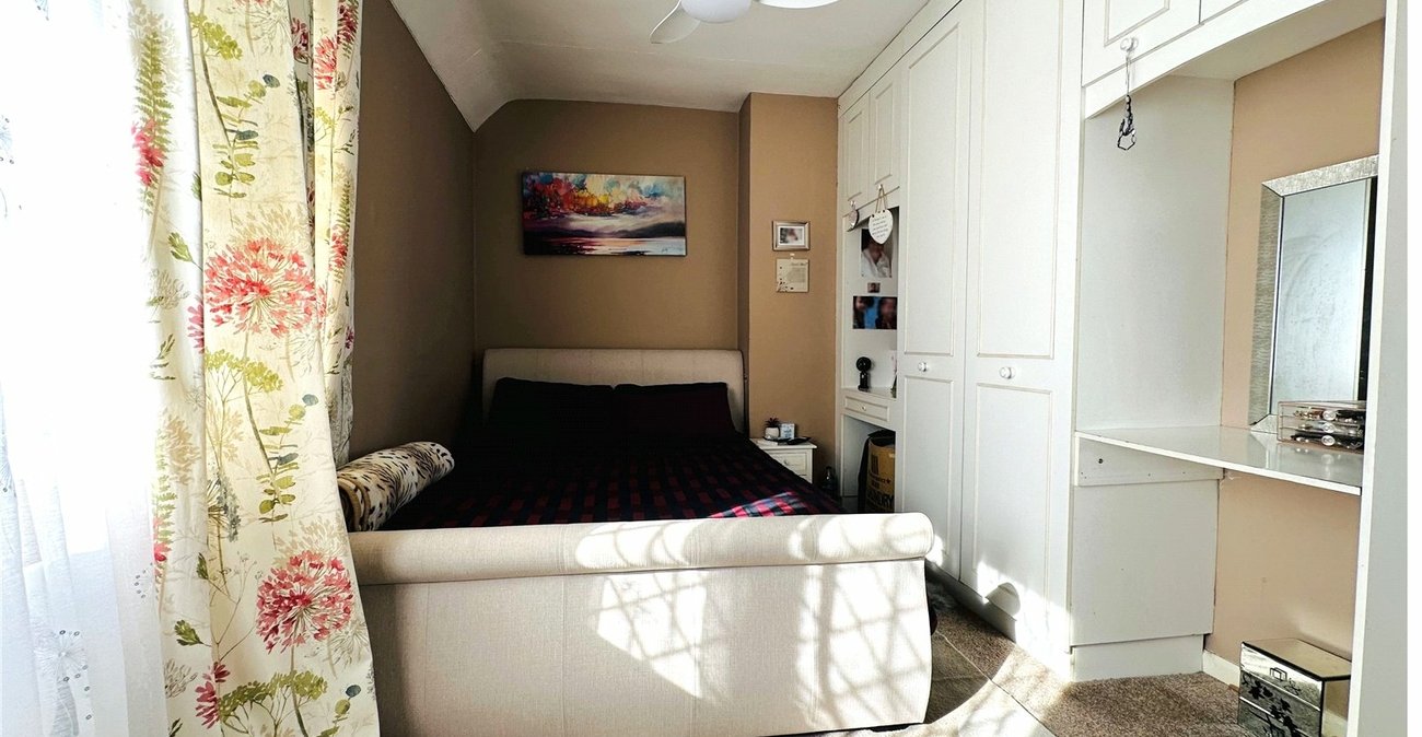 3 bedroom house for sale in Bromley | Robinson Jackson