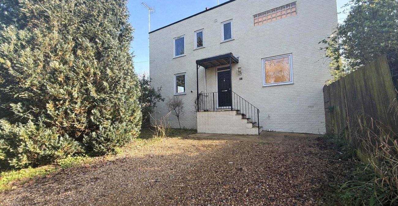 3 bedroom house for sale in Istead Rise | Robinson Michael & Jackson