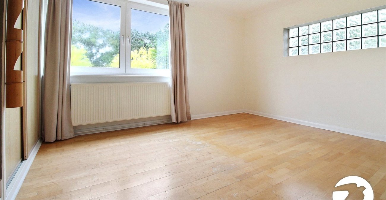 3 bedroom house for sale in Istead Rise | Robinson Michael & Jackson