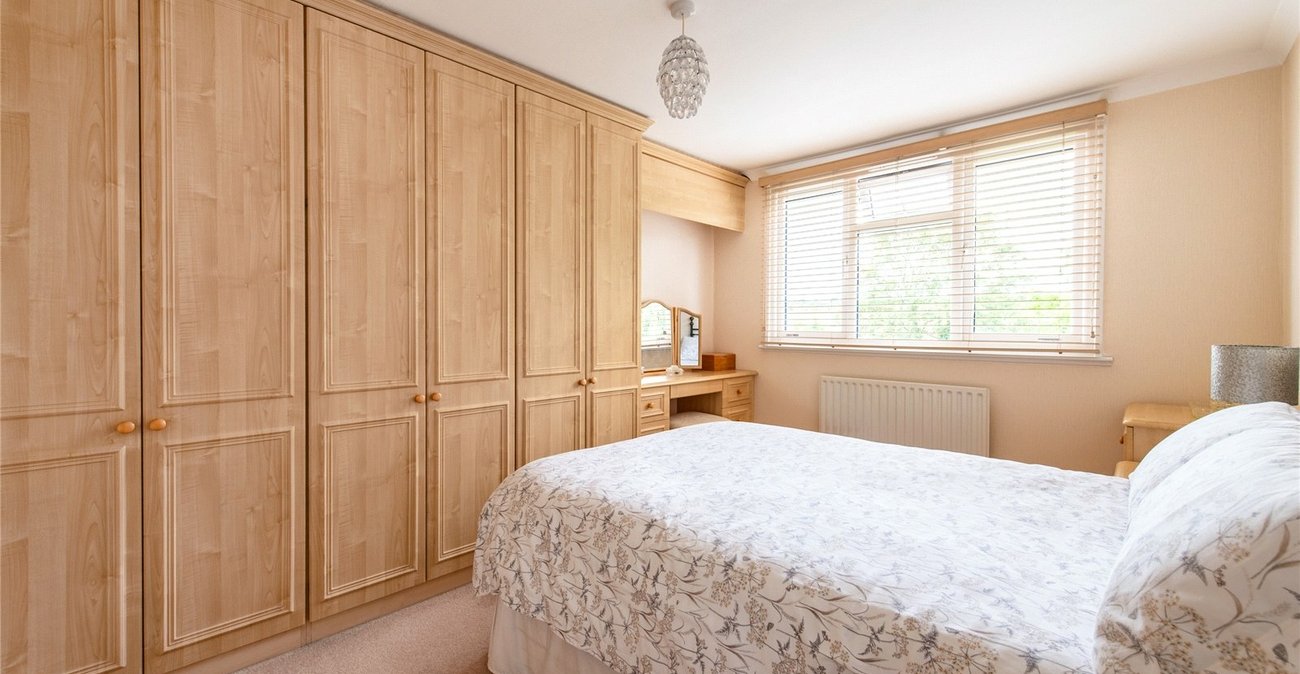 3 bedroom house for sale in Istead Rise | Robinson Michael & Jackson