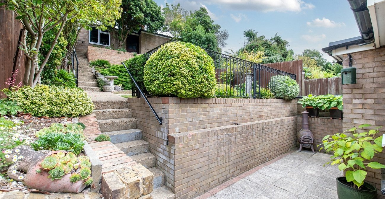 3 bedroom house for sale in Istead Rise | Robinson Michael & Jackson