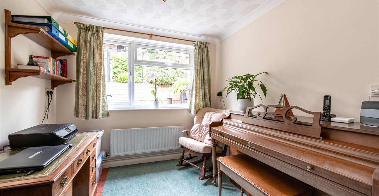 3 bedroom house for sale in Istead Rise | Robinson Michael & Jackson