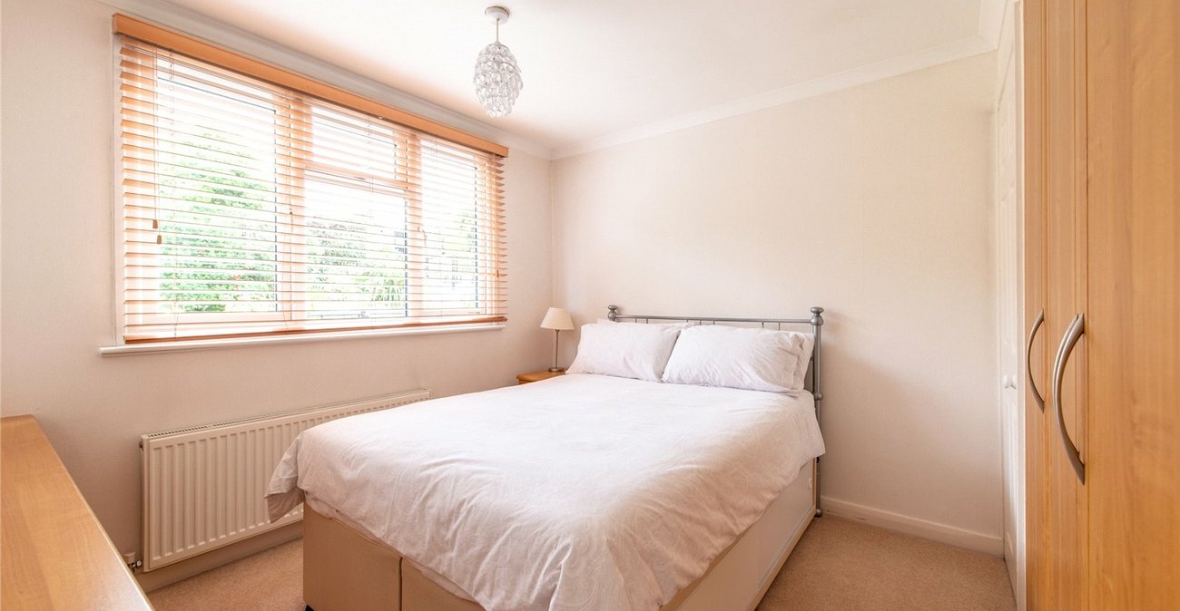 3 bedroom house for sale in Istead Rise | Robinson Michael & Jackson