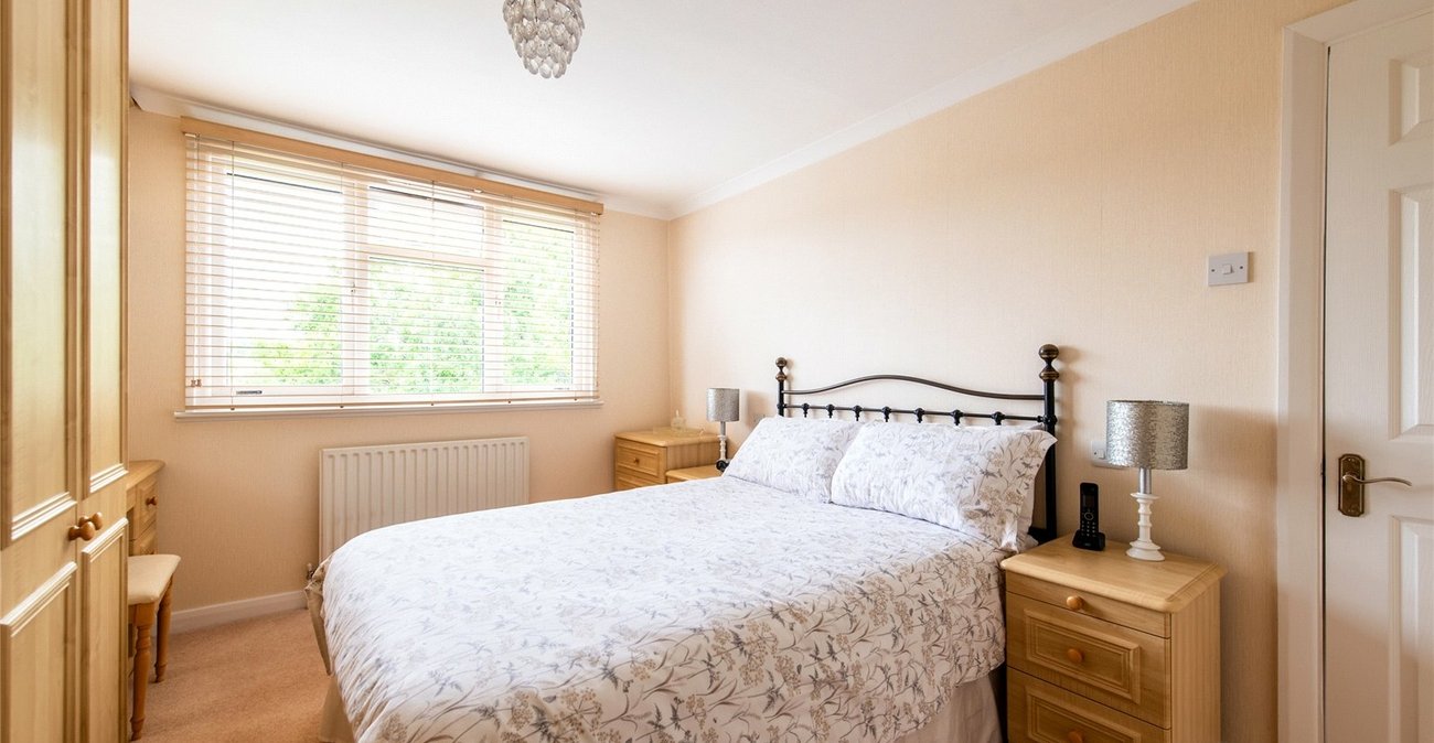 3 bedroom house for sale in Istead Rise | Robinson Michael & Jackson