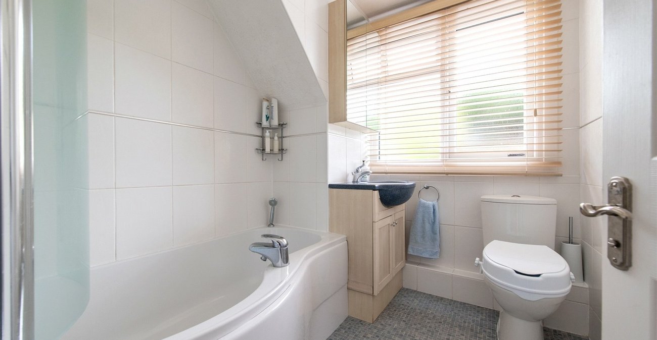 3 bedroom house for sale in Istead Rise | Robinson Michael & Jackson