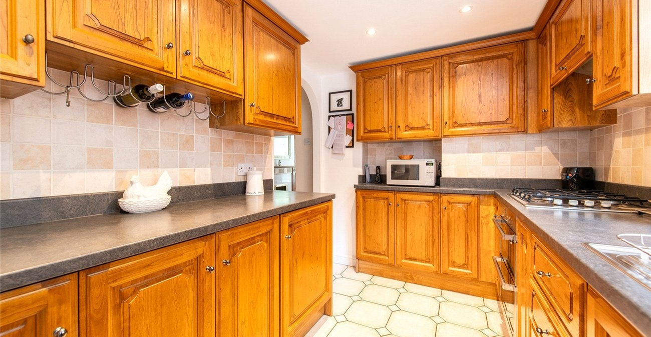 3 bedroom house for sale in Istead Rise | Robinson Michael & Jackson