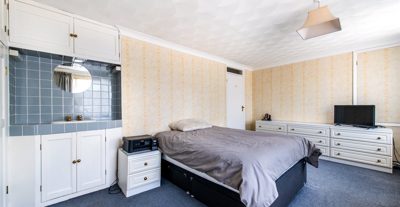 3 bedroom house for sale in Istead Rise | Robinson Michael & Jackson