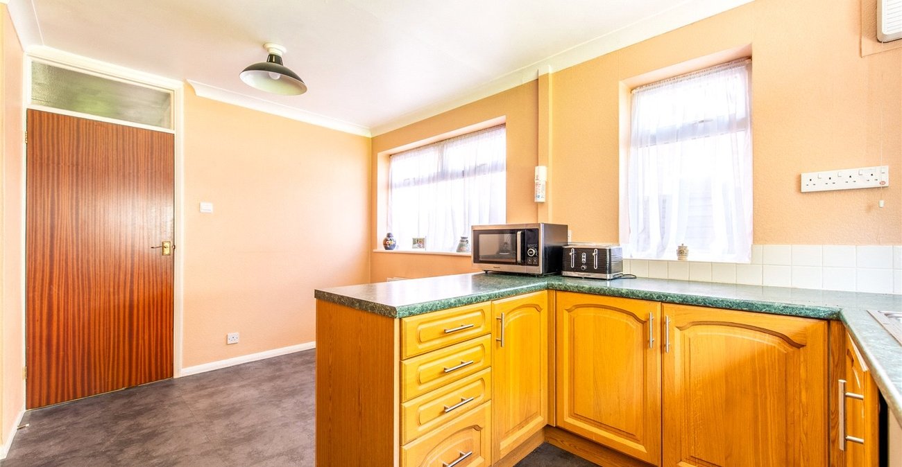 3 bedroom house for sale in Istead Rise | Robinson Michael & Jackson