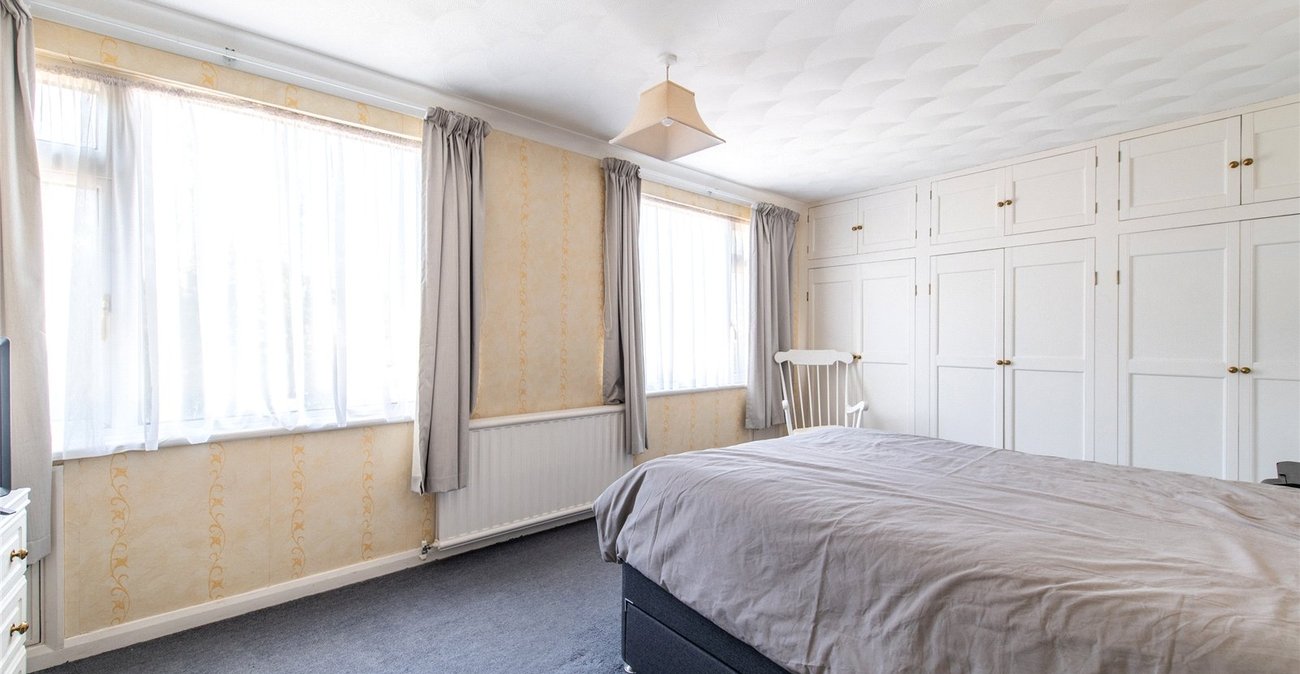 3 bedroom house for sale in Istead Rise | Robinson Michael & Jackson