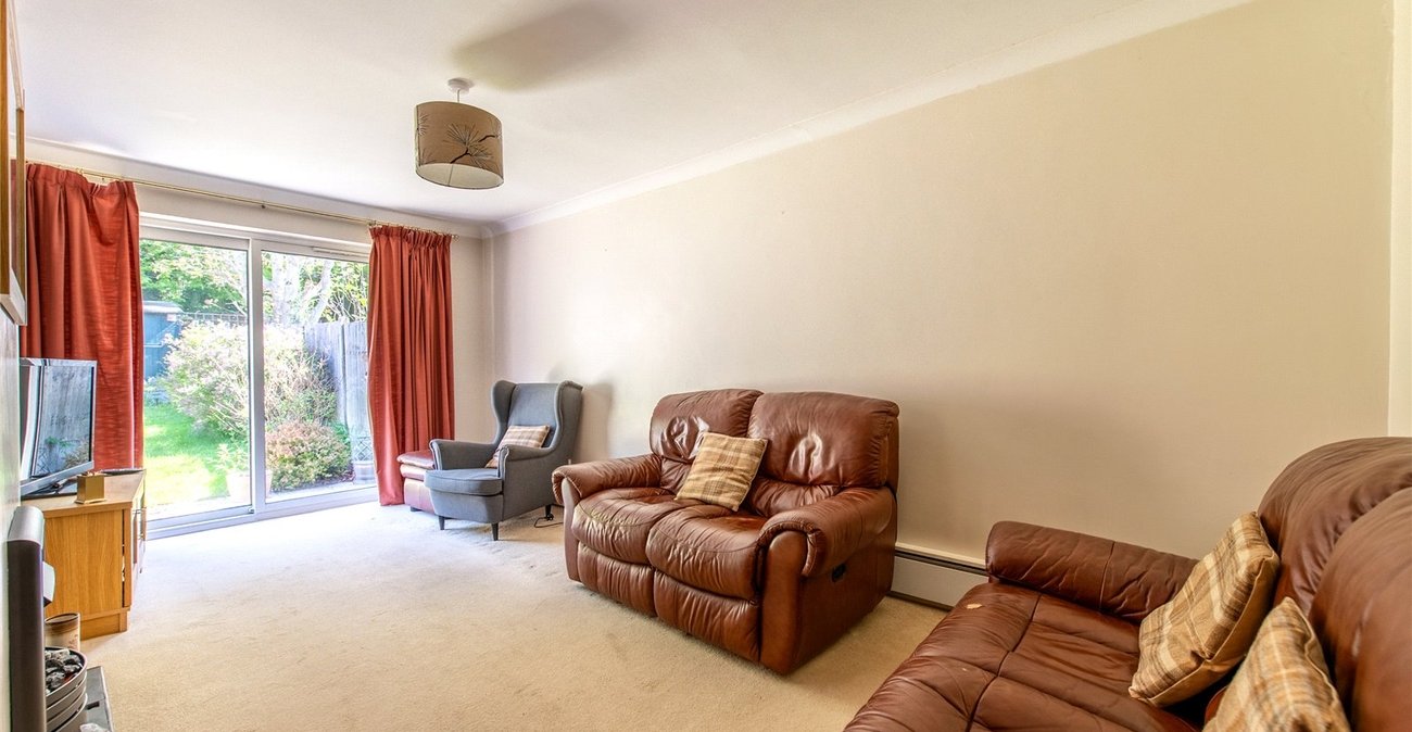 3 bedroom house for sale in Istead Rise | Robinson Michael & Jackson