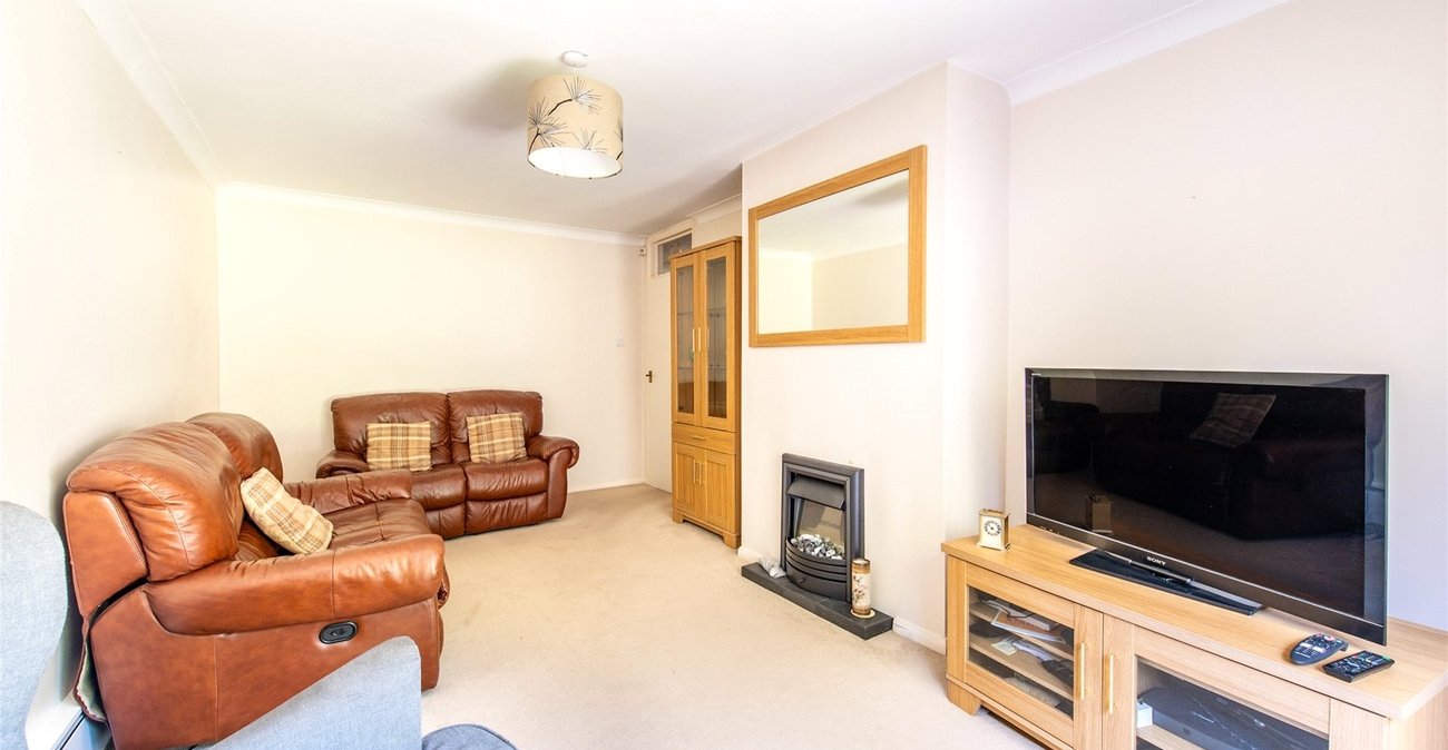3 bedroom house for sale in Istead Rise | Robinson Michael & Jackson