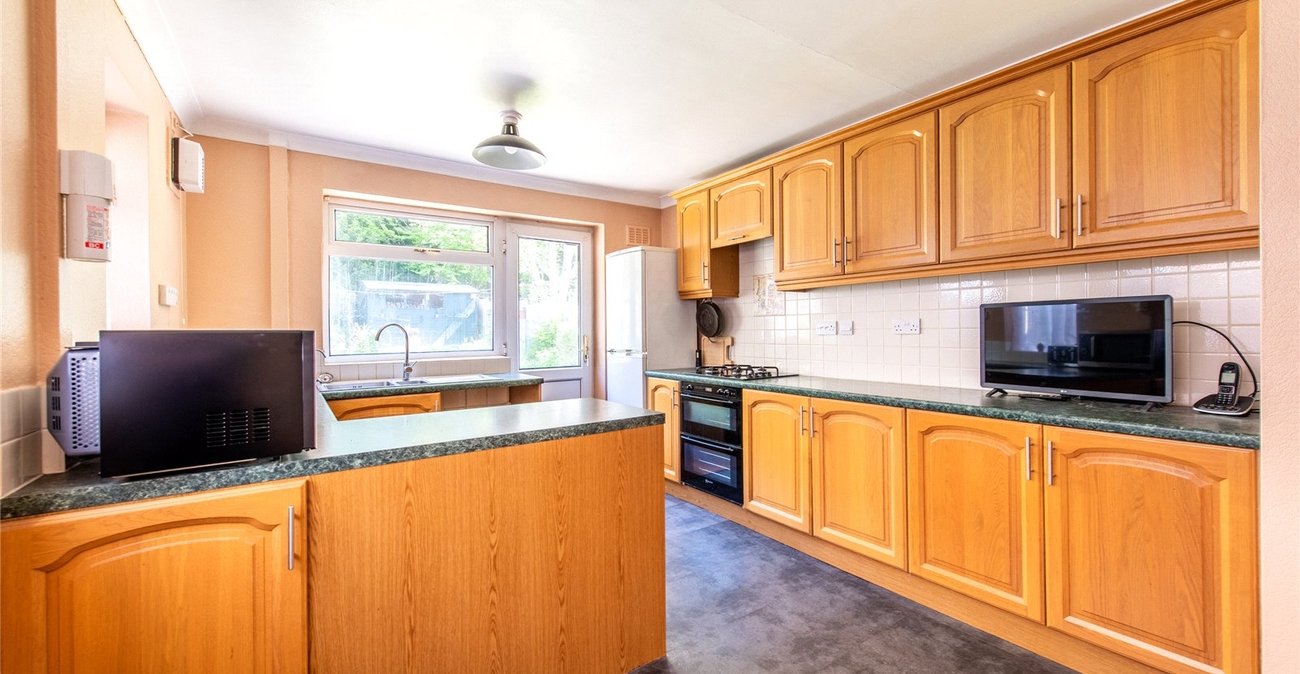 3 bedroom house for sale in Istead Rise | Robinson Michael & Jackson