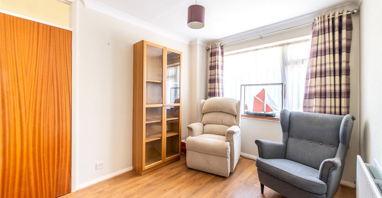 3 bedroom house for sale in Istead Rise | Robinson Michael & Jackson