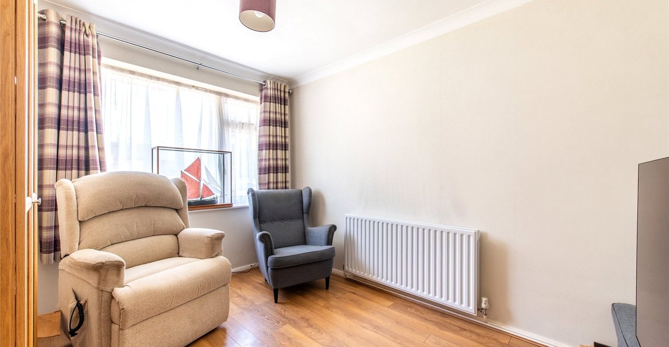 3 bedroom house for sale in Istead Rise | Robinson Michael & Jackson