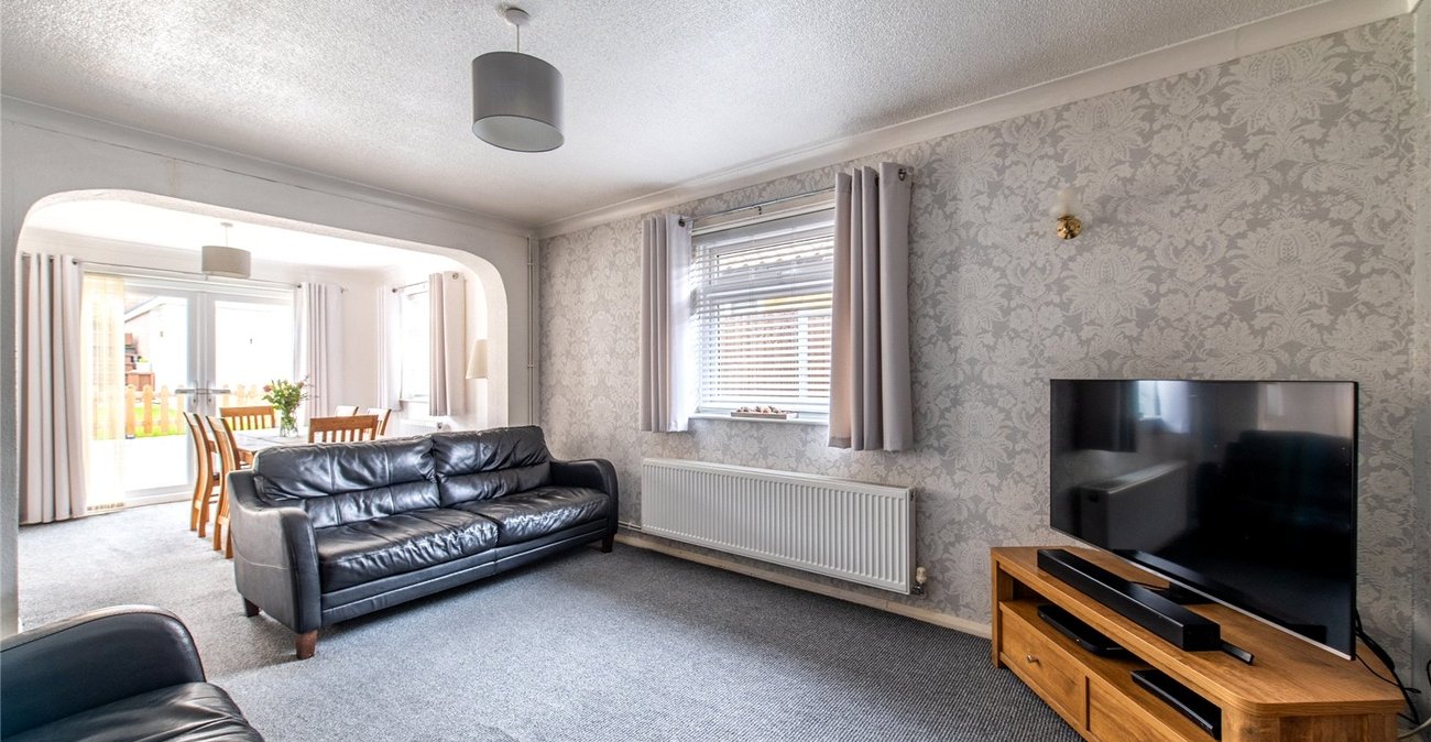 2 bedroom bungalow for sale in Istead Rise | Robinson Michael & Jackson