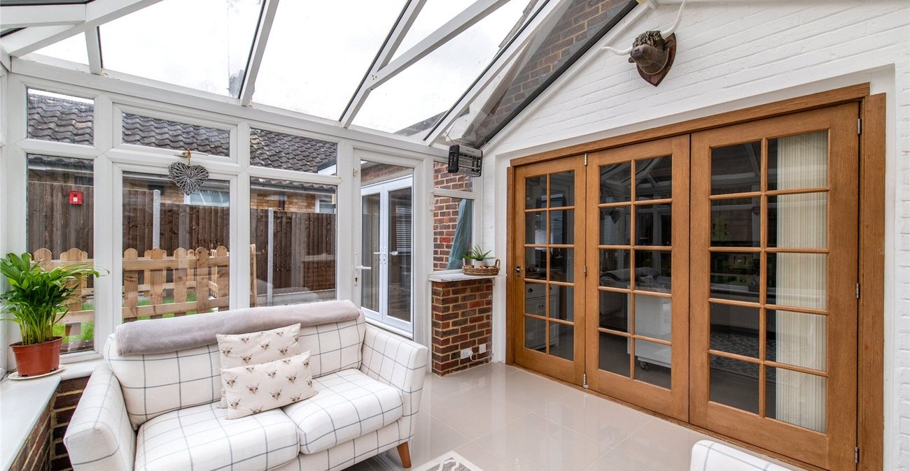 2 bedroom bungalow for sale in Istead Rise | Robinson Michael & Jackson