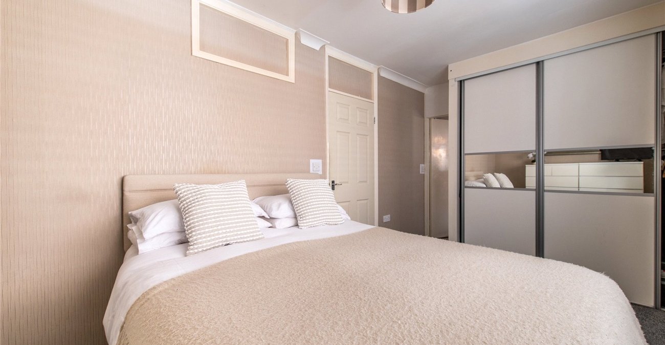 2 bedroom bungalow for sale in Istead Rise | Robinson Michael & Jackson