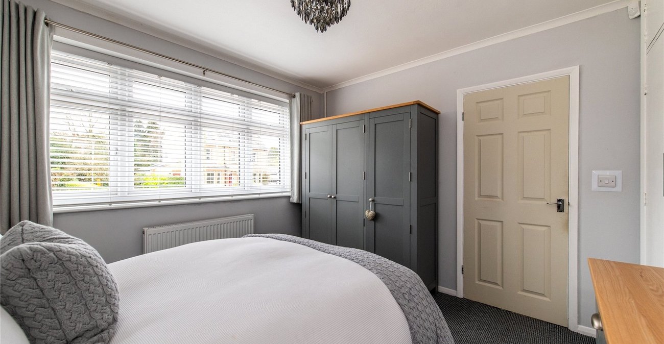 2 bedroom bungalow for sale in Istead Rise | Robinson Michael & Jackson