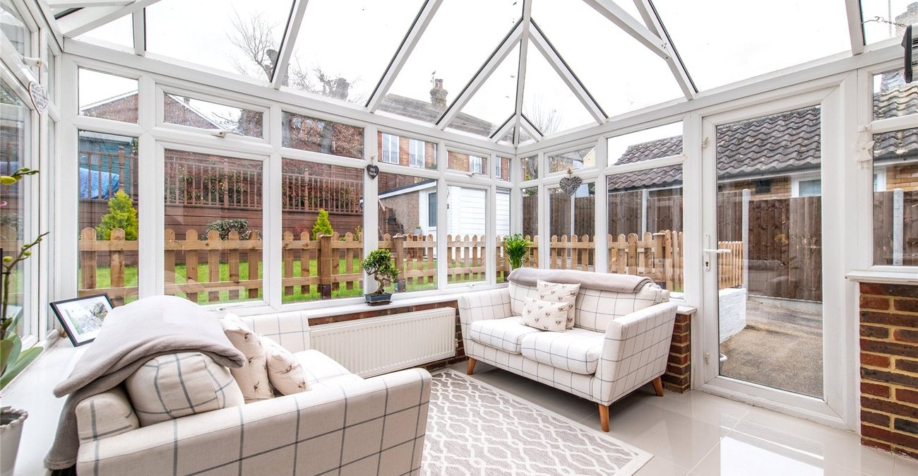 2 bedroom bungalow for sale in Istead Rise | Robinson Michael & Jackson