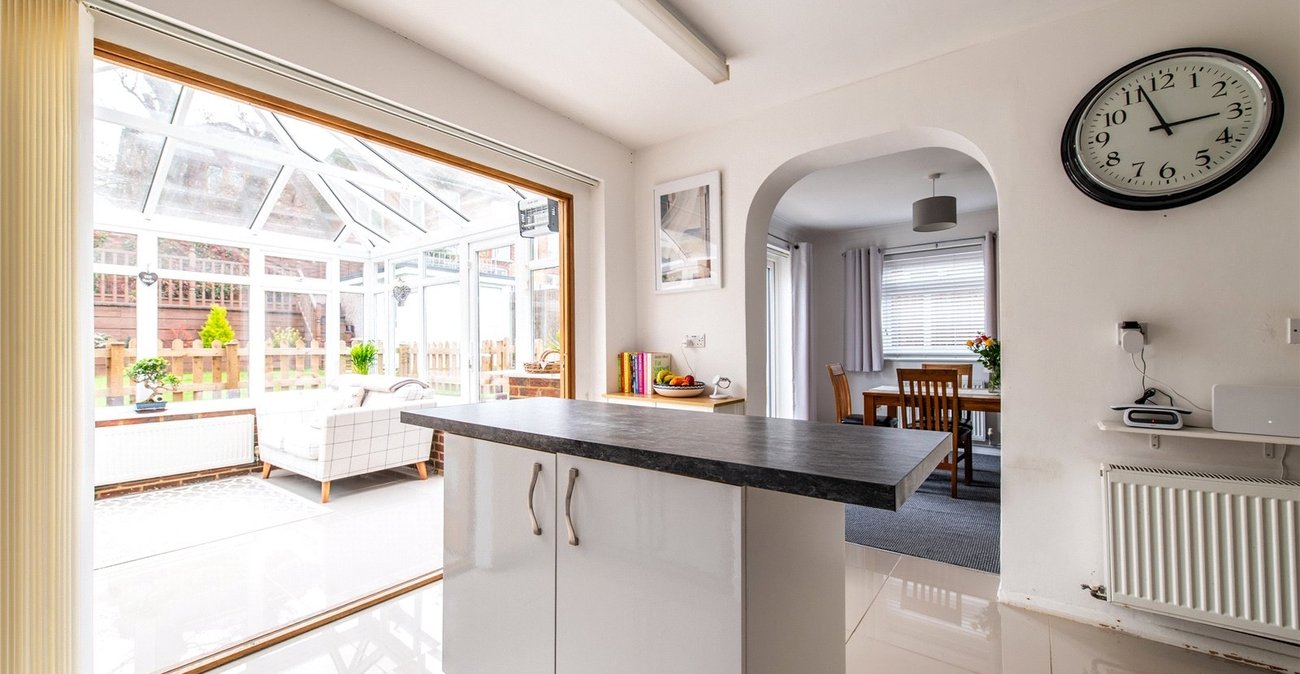 2 bedroom bungalow for sale in Istead Rise | Robinson Michael & Jackson