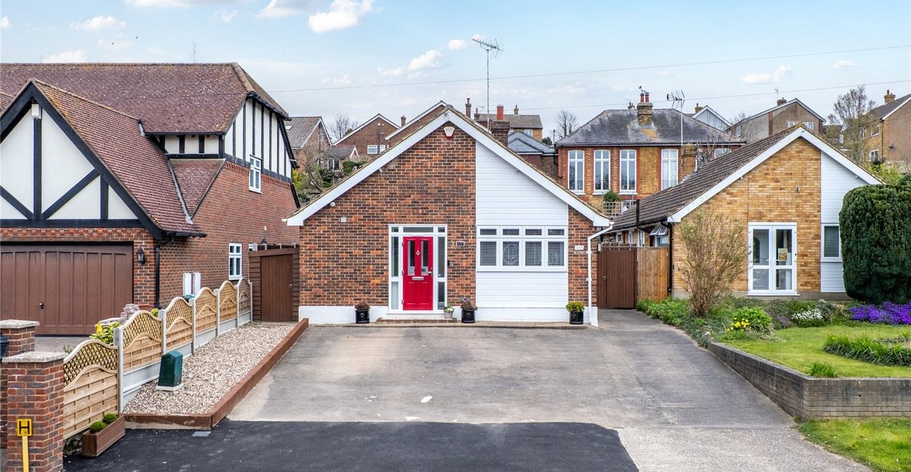 2 bedroom bungalow for sale in Istead Rise | Robinson Michael & Jackson