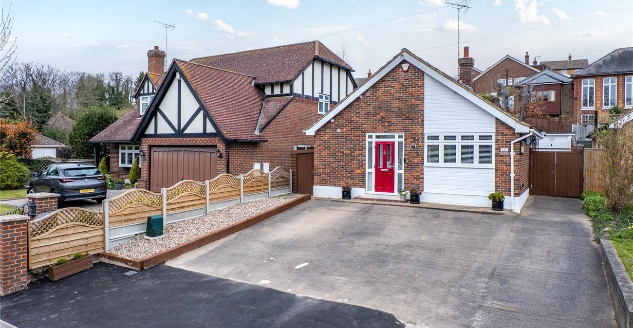 2 bedroom bungalow for sale in Istead Rise | Robinson Michael & Jackson