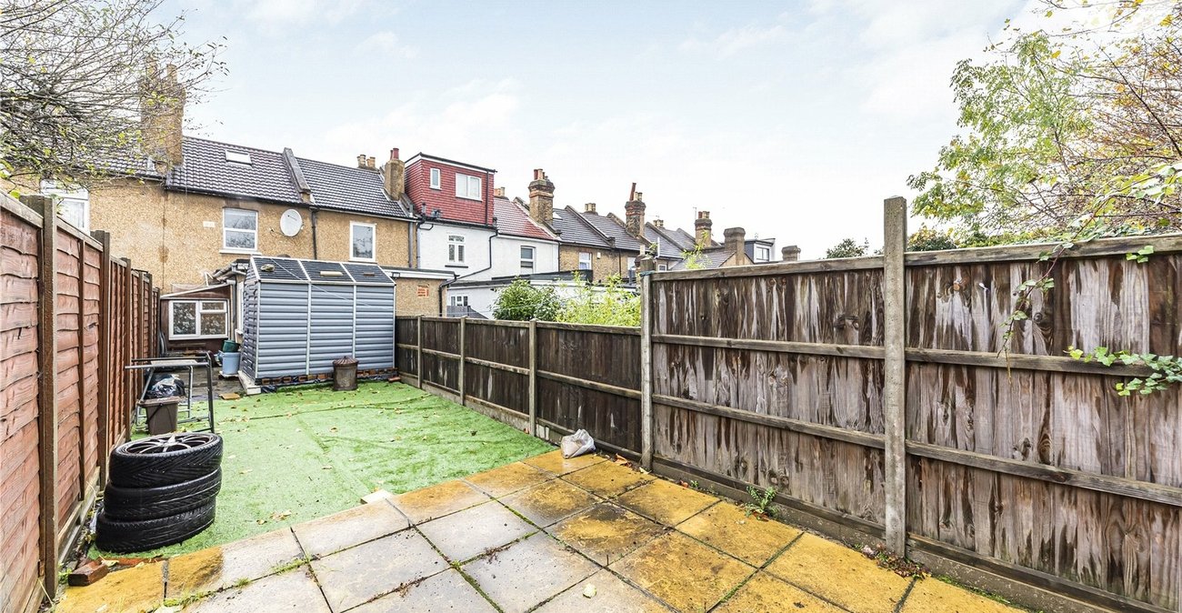 2 bedroom house for sale in Crayford | Robinson Jackson