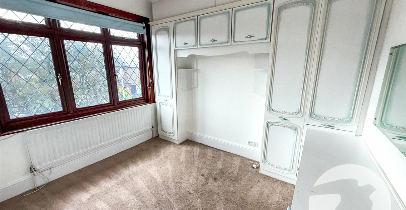 3 bedroom house for sale in London | Robinson Jackson