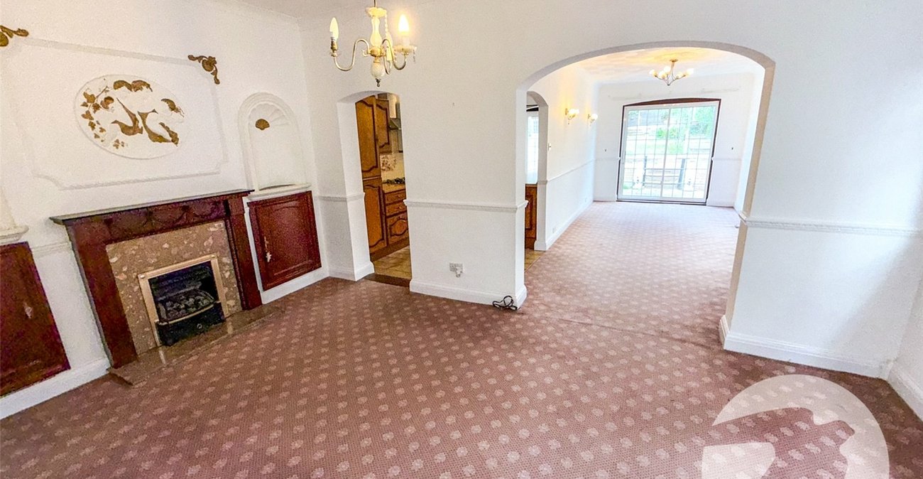 3 bedroom house for sale in London | Robinson Jackson