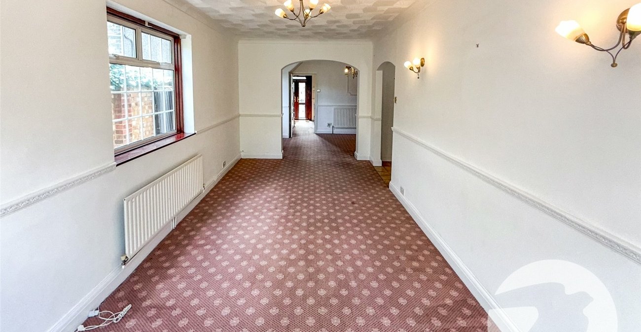 3 bedroom house for sale in London | Robinson Jackson