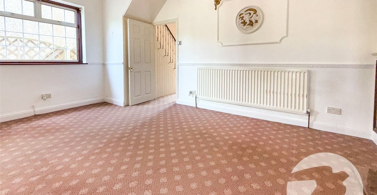 3 bedroom house for sale in London | Robinson Jackson