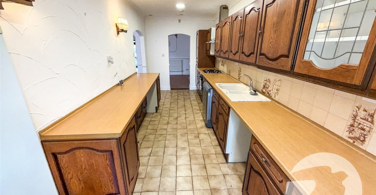 3 bedroom house for sale in London | Robinson Jackson