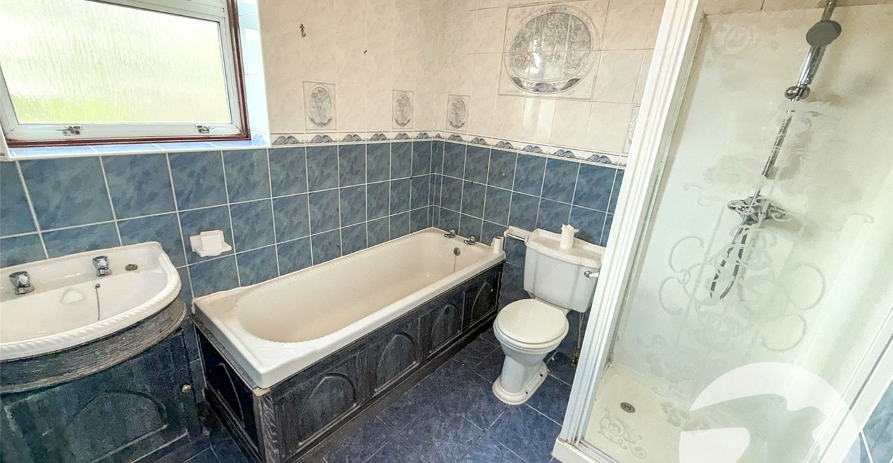 3 bedroom house for sale in London | Robinson Jackson