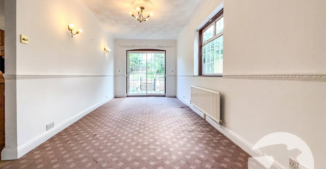 3 bedroom house for sale in London | Robinson Jackson