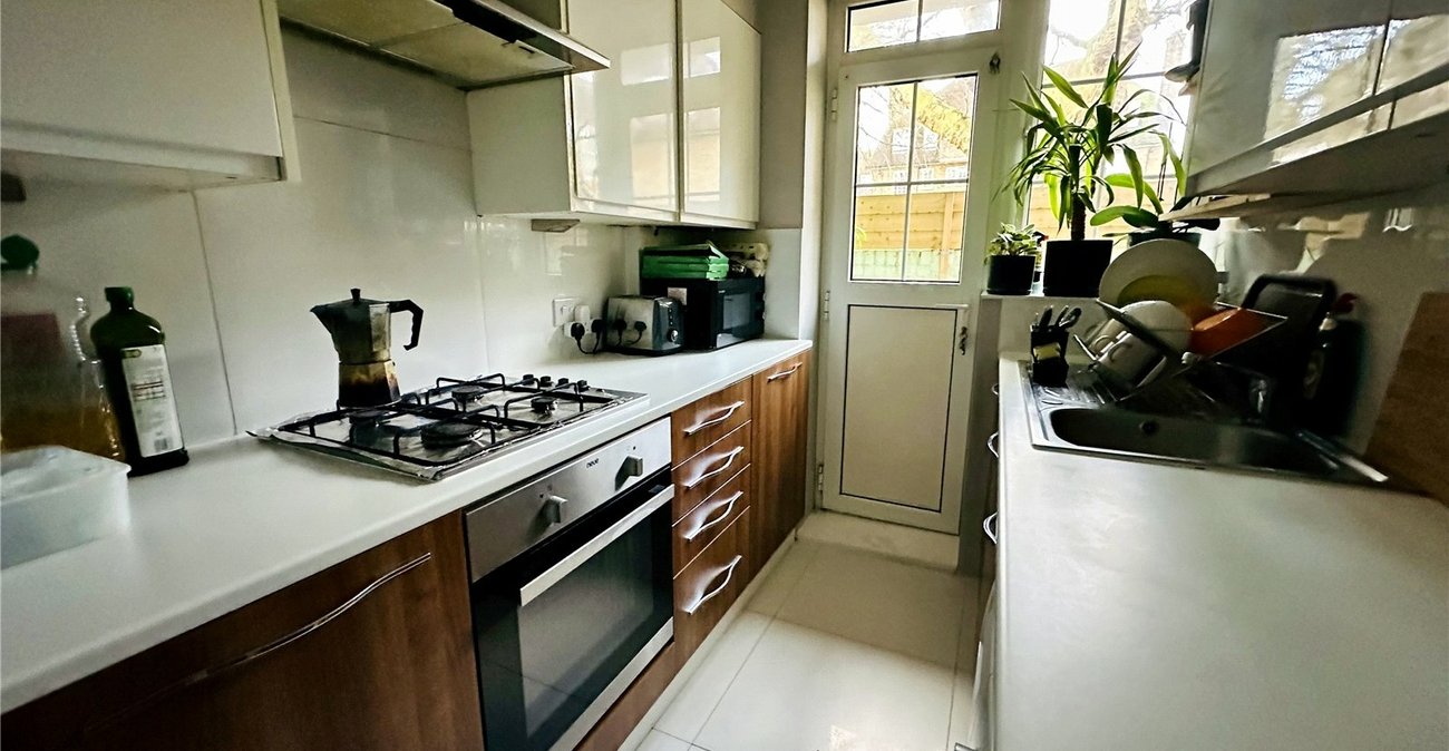 2 bedroom property for sale in London | Robinson Jackson