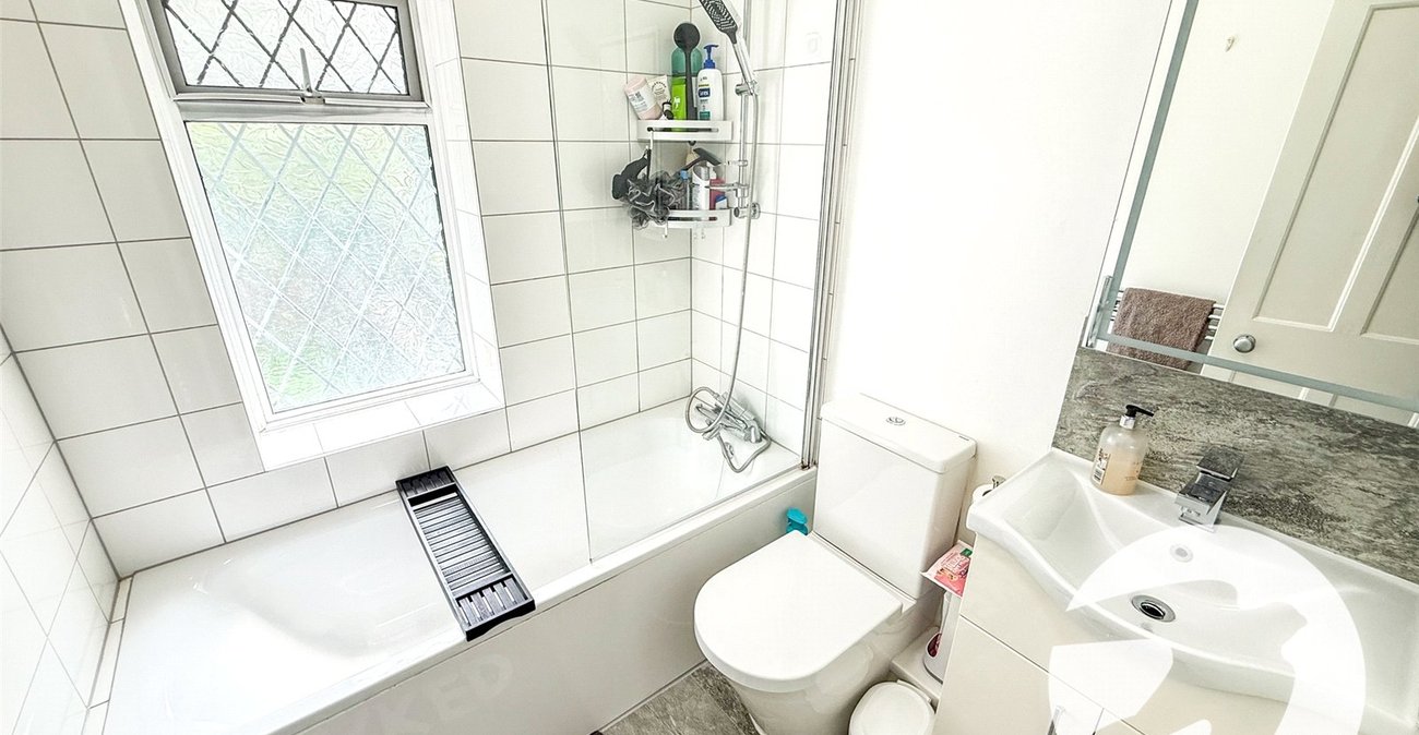 2 bedroom house for sale in London | Robinson Jackson