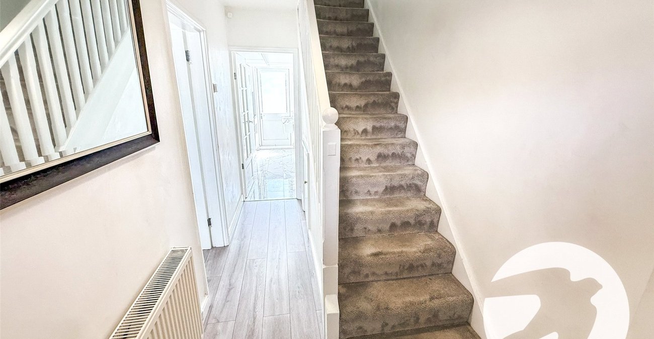 2 bedroom house for sale in London | Robinson Jackson