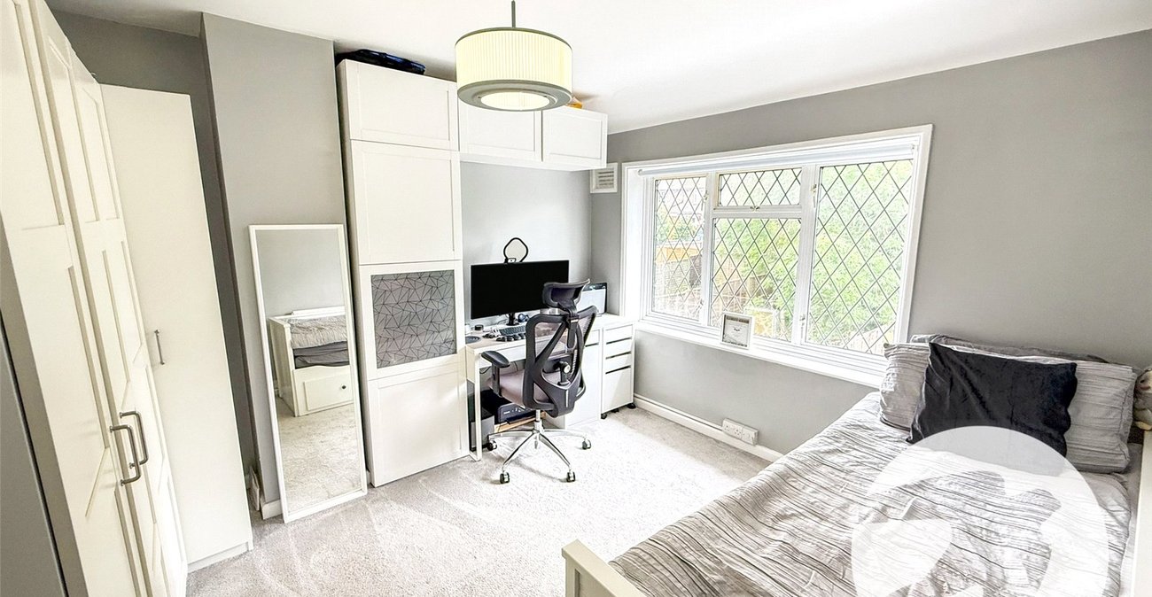 2 bedroom house for sale in London | Robinson Jackson