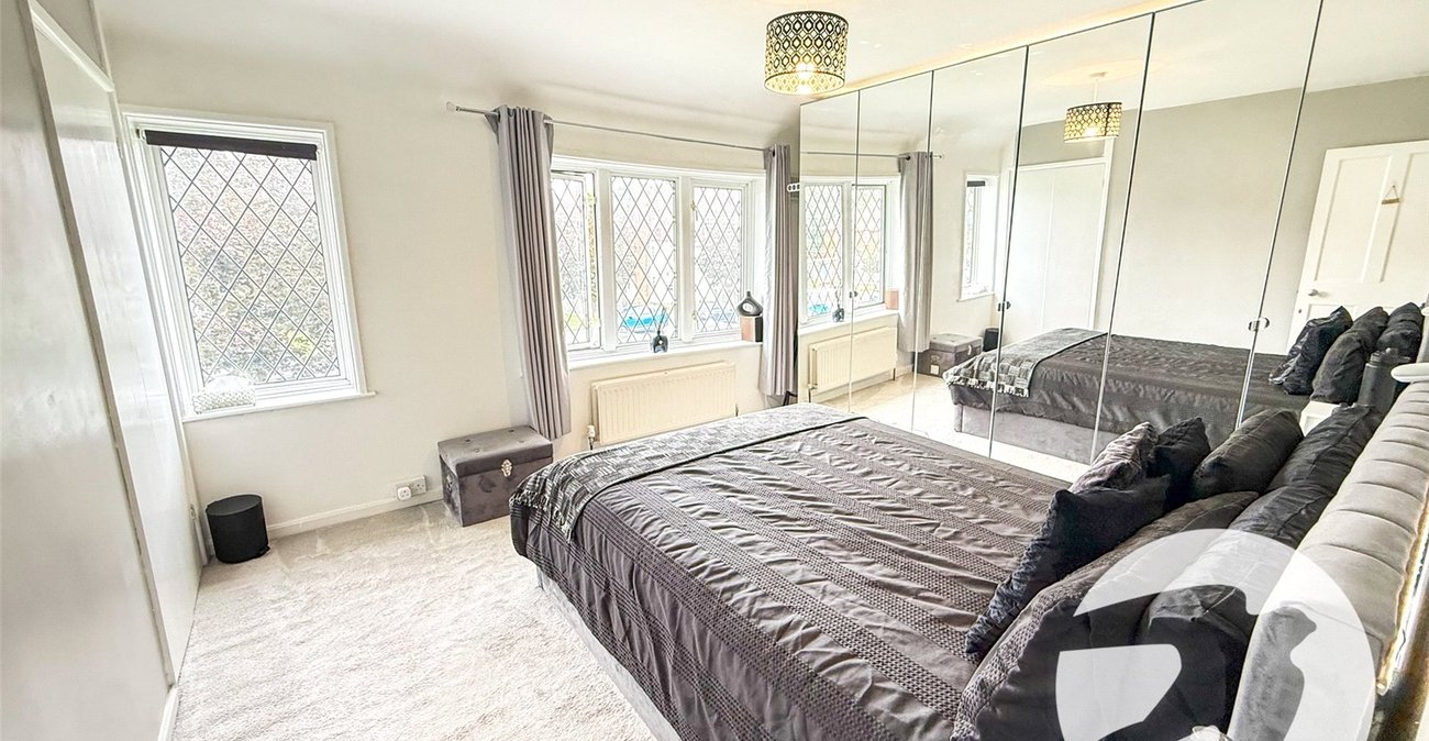 2 bedroom house for sale in London | Robinson Jackson