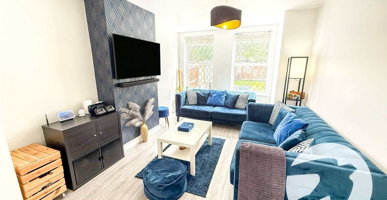 2 bedroom house for sale in London | Robinson Jackson