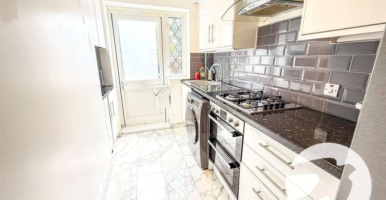 2 bedroom house for sale in London | Robinson Jackson