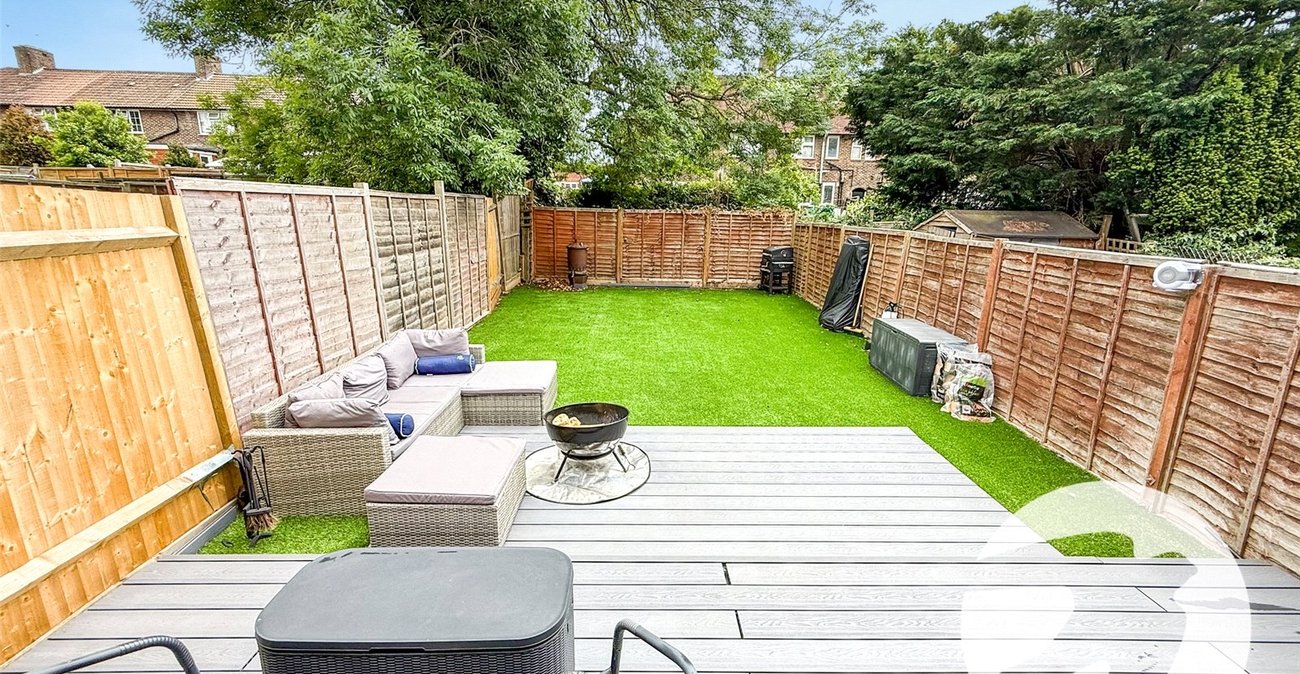 2 bedroom house for sale in London | Robinson Jackson