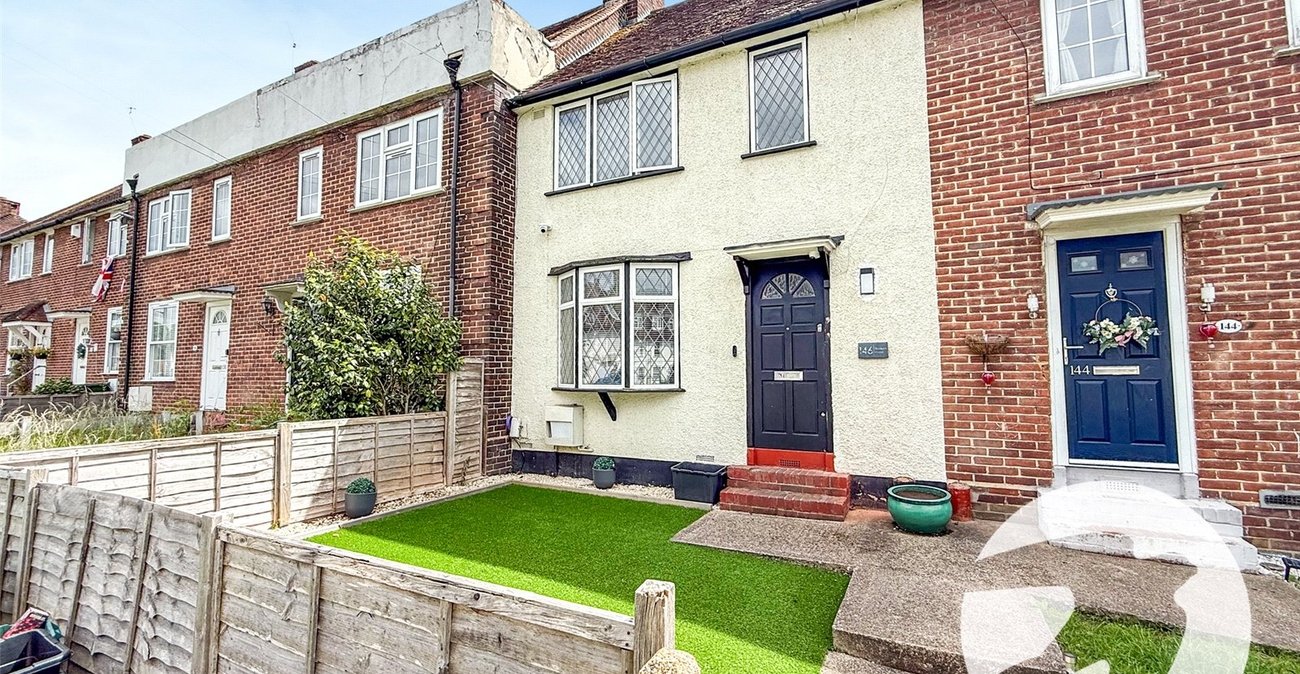 2 bedroom house for sale in London | Robinson Jackson