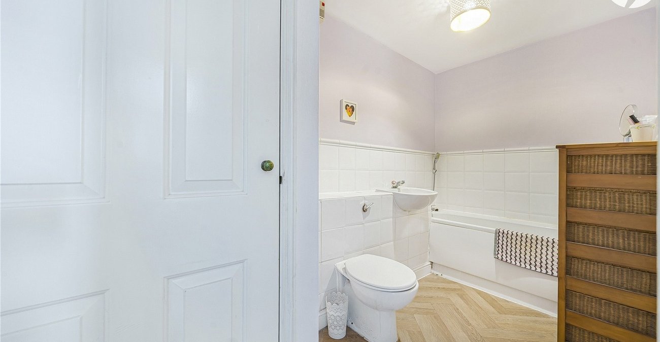 2 bedroom property for sale in Dartford | Robinson Jackson