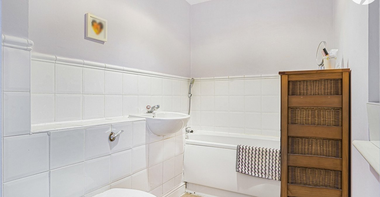 2 bedroom property for sale in Dartford | Robinson Jackson