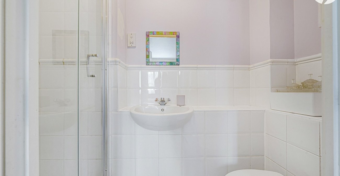 2 bedroom property for sale in Dartford | Robinson Jackson