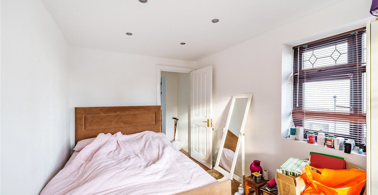 6 bedroom house for sale in London | Robinson Jackson